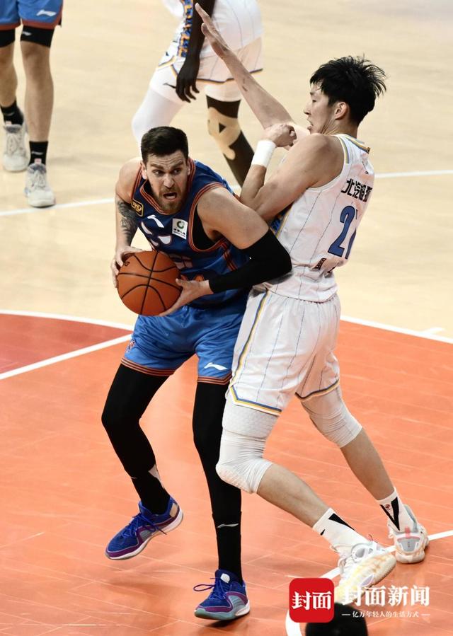 四川男篮主场大胜,豪取比赛胜利 四川男篮主场大胜,豪取比赛胜利