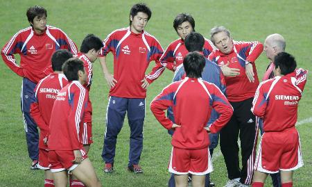 阿尔及利亚队球员回归国家集训,备战重要比赛 阿尔及利亚队球员回归国家集训,备战重要比赛