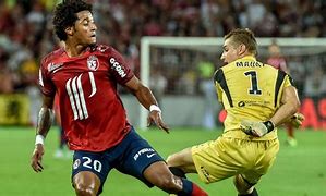 包含阿雅克肖迎来厄瓦尔，目标登堂入室的词条