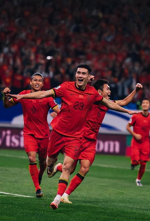 关于球员奋勇拼搏，激发观众热情的信息