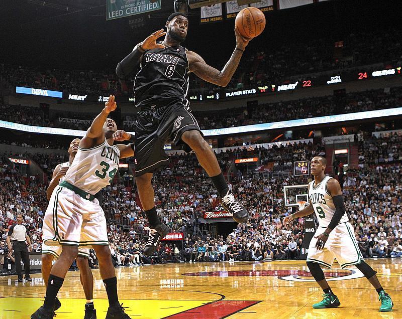 紧张对决:沃尔夫斯堡挑战热火火箭队 紧张对决:沃尔夫斯堡挑战热火火箭队