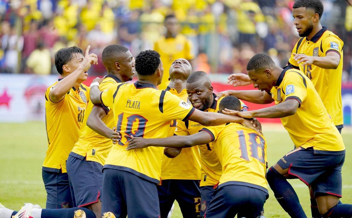 厄瓜多尔队在国际足球锦标赛获胜