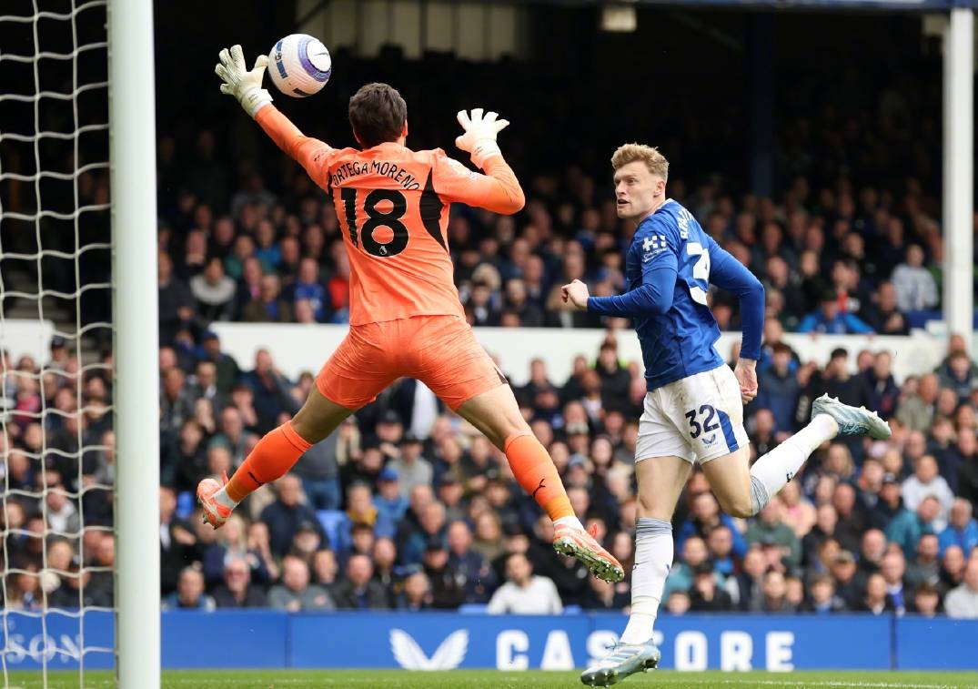 包含曼城惨败埃弗顿,迭戈·索托拿下制胜球的词条 包含曼城惨败埃弗顿,迭戈·索托拿下制胜球的词条