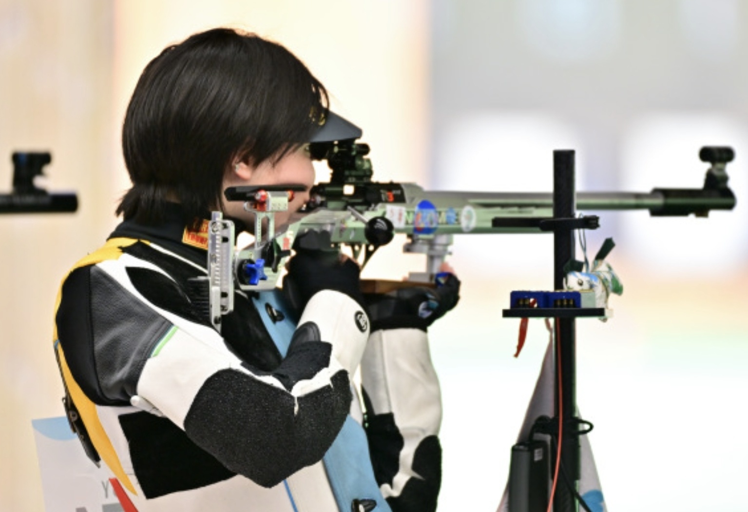 射击比赛女子团体赛中国选手获胜