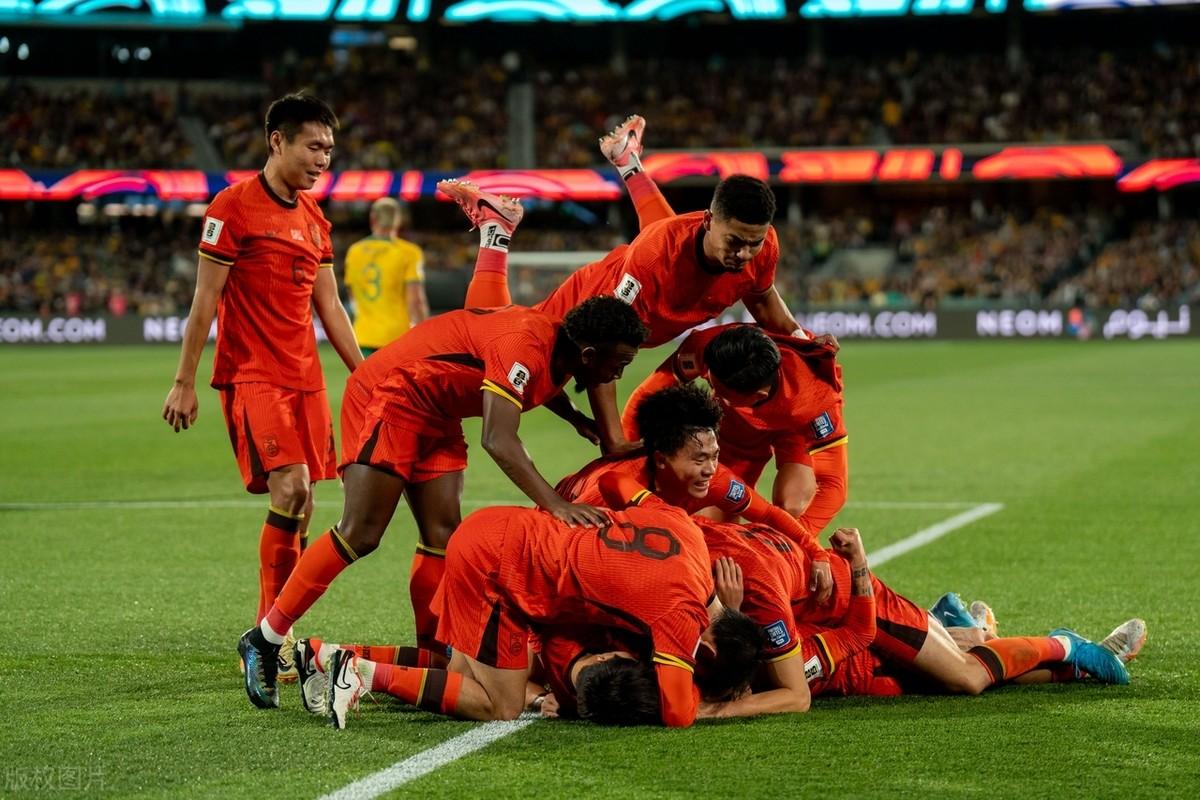 足球职业联赛球队时刻备战下一场大战