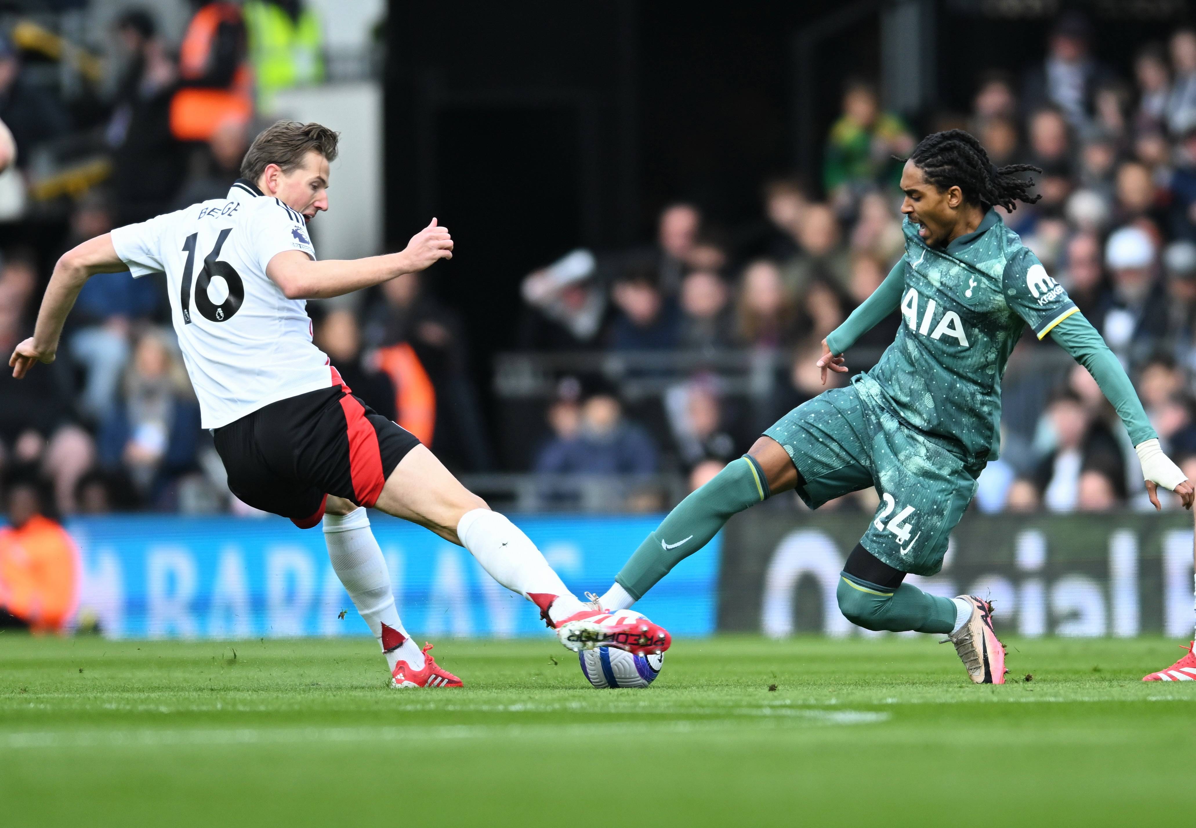 包含热刺遭遇失利，客场负于对手的词条