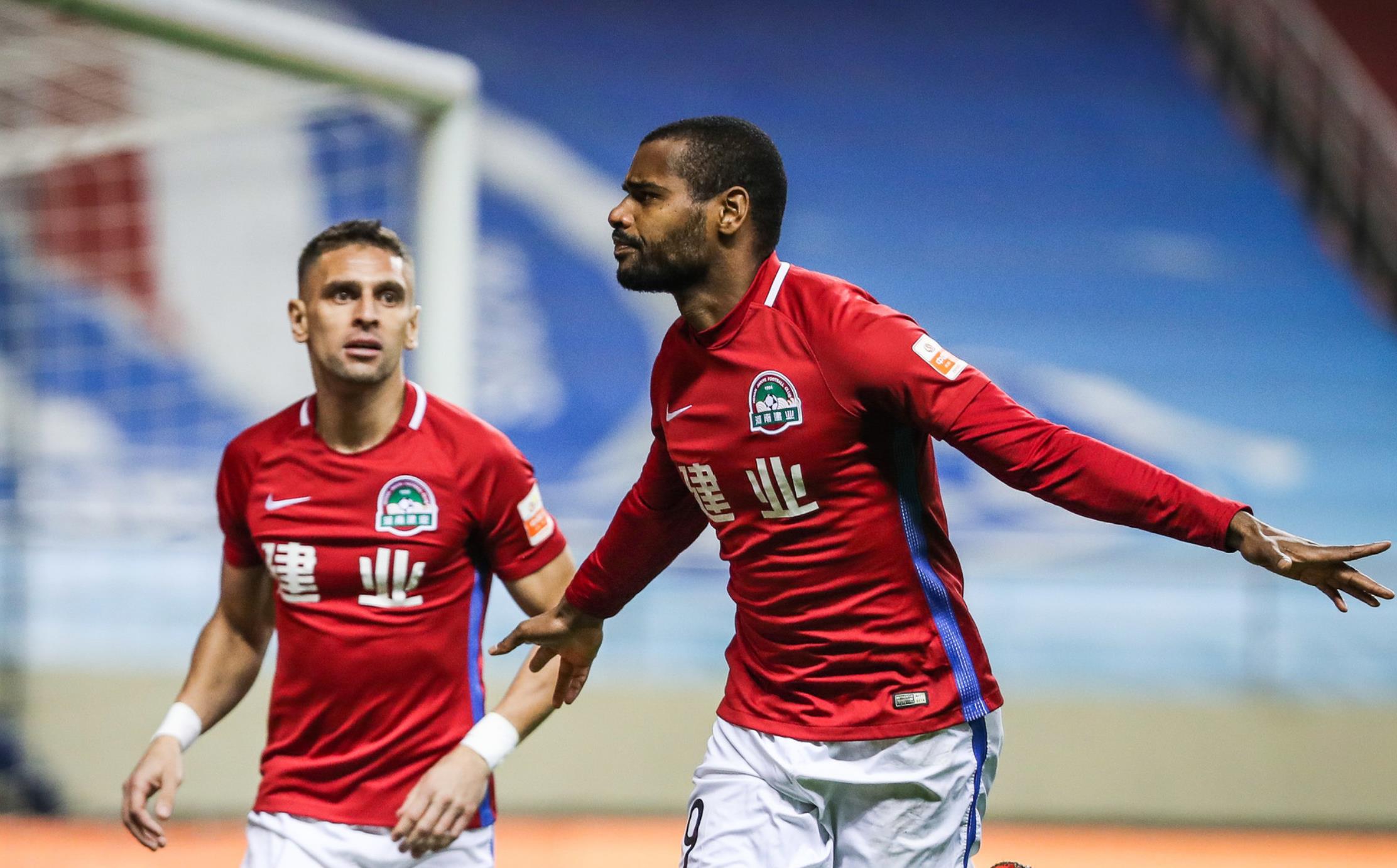 河南建业面临对阵青岛黄海的考验，士气高涨