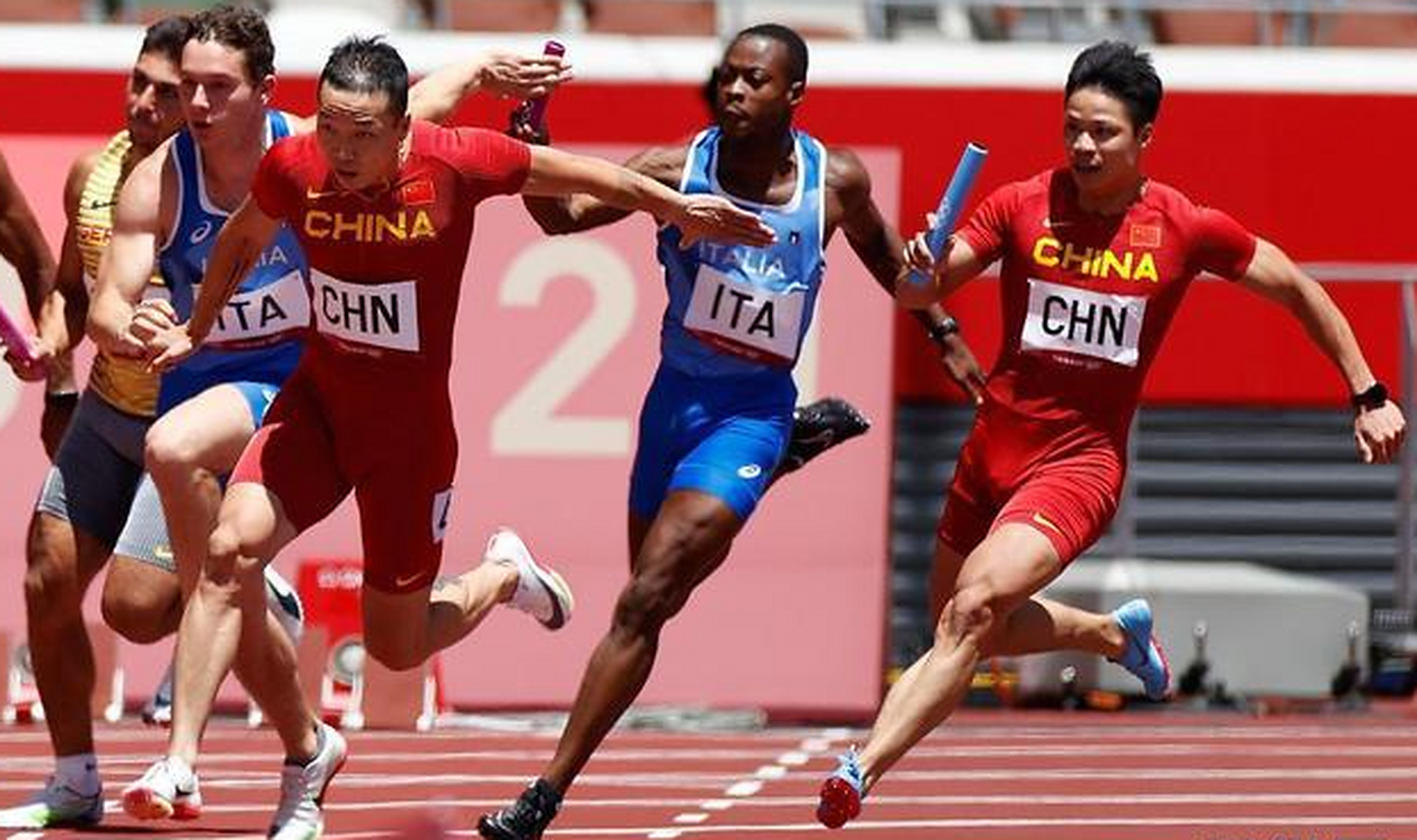 奥地利队喜迎胜利，晋级希望再次点燃的简单介绍