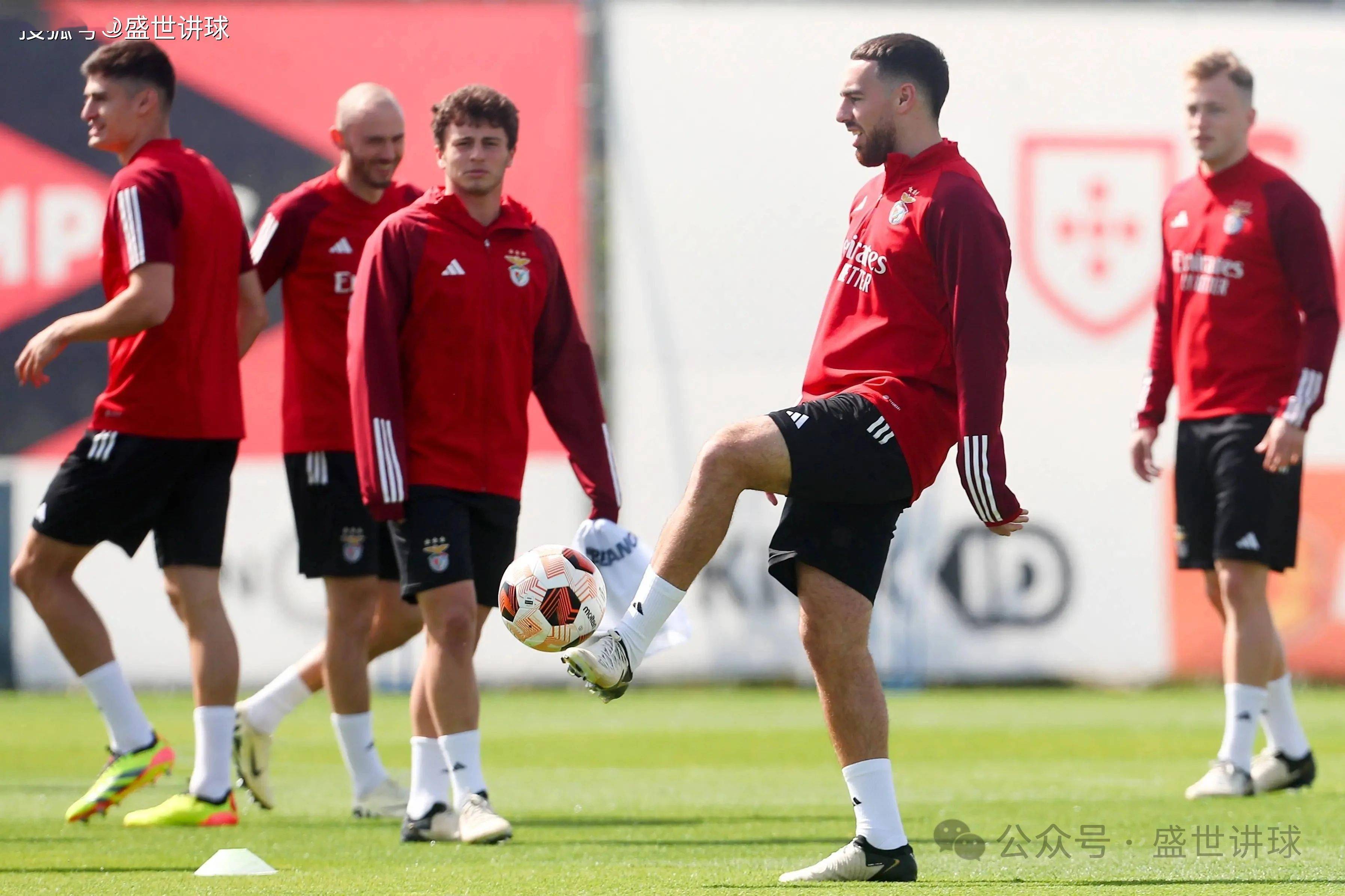 摩纳哥足球队正为周末比赛做最后准备 摩纳哥足球队正为周末比赛做最后准备