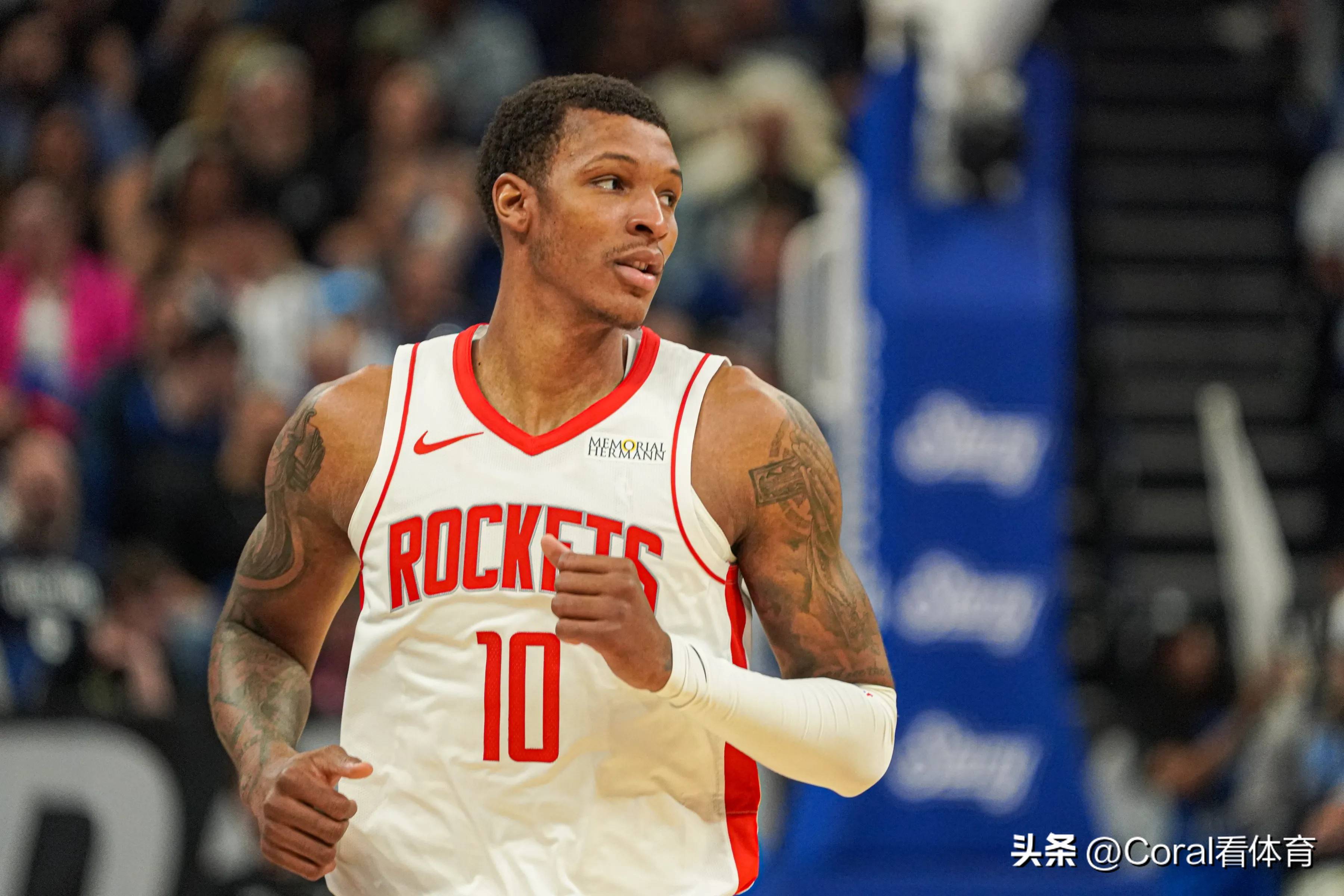 包含火箭大胜爵士，底特律铁人气势如虹的词条